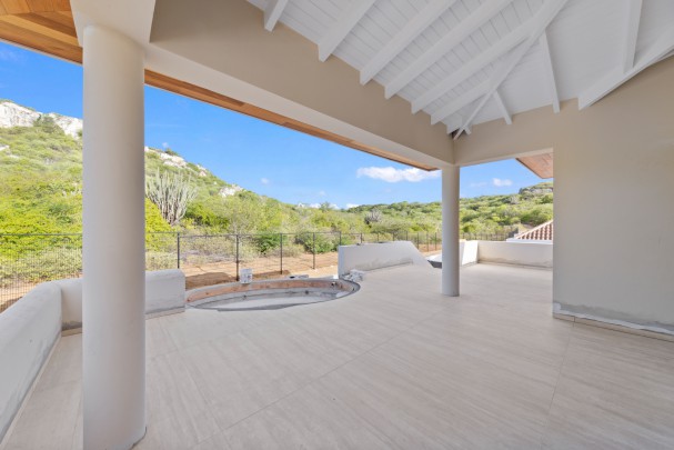 Blue Bay – High-end, luxurious newly built villa with rental potential