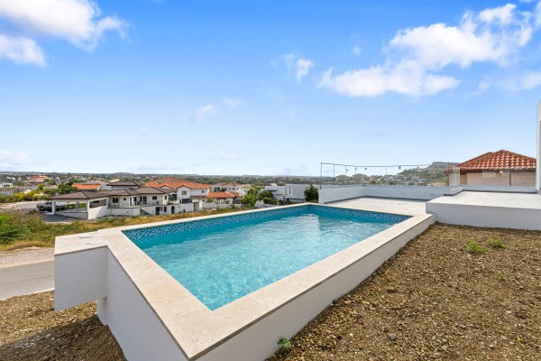 Blue Bay - Modern nieuwbouw huis met zwembad op Golf Resort met strand
