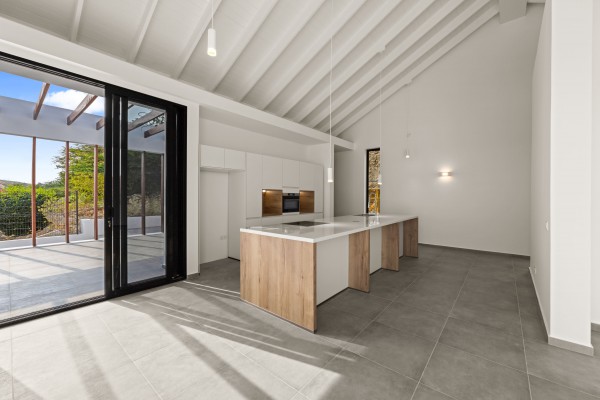 Blue Bay - Modern nieuwbouw huis met zwembad op Golf Resort met strand