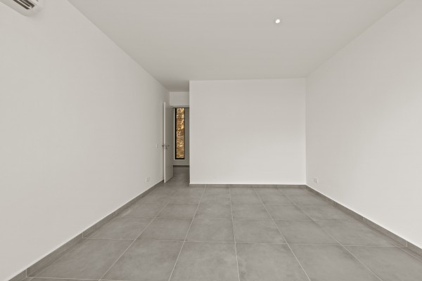 Blue Bay - Modern nieuwbouw huis met zwembad op Golf Resort met strand