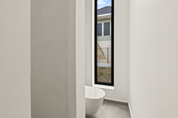 Blue Bay - Modern nieuwbouw huis met zwembad op Golf Resort met strand