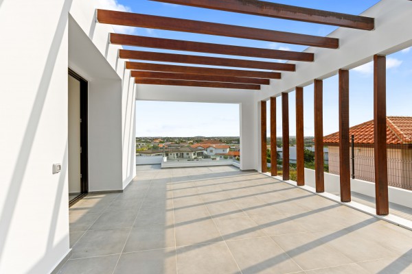 Blue Bay - Modern nieuwbouw huis met zwembad op Golf Resort met strand
