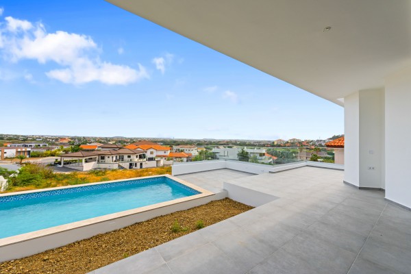 Blue Bay - Modern nieuwbouw huis met zwembad op Golf Resort met strand