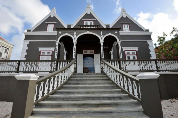 Carouselimage Curacao 99