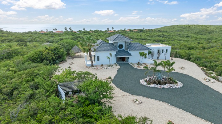 CORAL ESTATE – Villa met spectaculair zeezicht op groot perceel