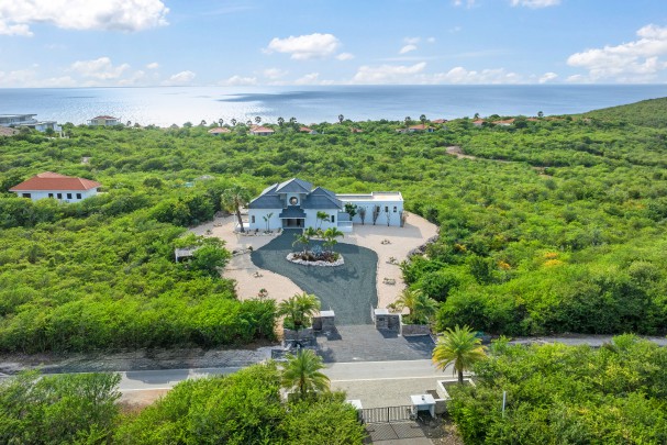 CORAL ESTATE – Villa met spectaculair zeezicht op groot perceel