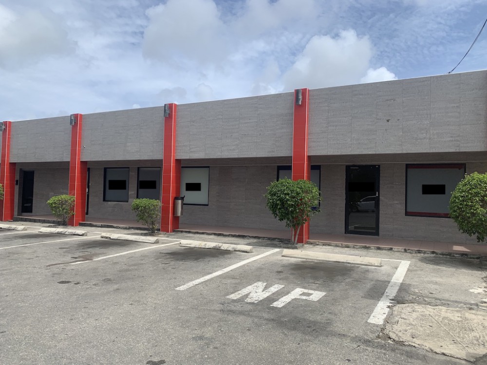 RE/MAX real estate, Curacao, Santa Rosa, Santa Rosa - Commercial space for rent on main road