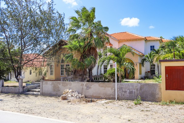 Blue Bay - Spacious fixer upper investment opportunity on gated resort