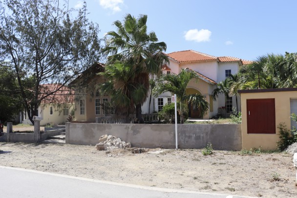 Blue Bay - Spacious fixer upper investment opportunity on gated resort