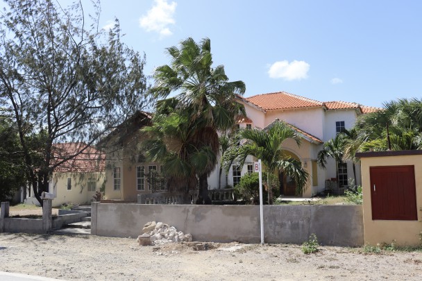 Blue Bay - Spacious fixer upper investment opportunity on gated resort