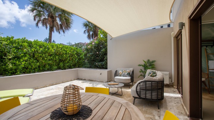 Luxe 2-slaapkamer appartement met tuin en zwembad in Greenview 