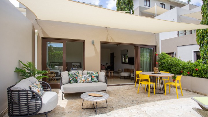 Luxe 2-slaapkamer appartement met tuin en zwembad in Greenview 