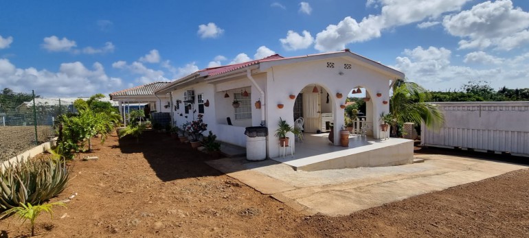 Picturesque cottage with lots of potential for sale in Bonam, Curaçao