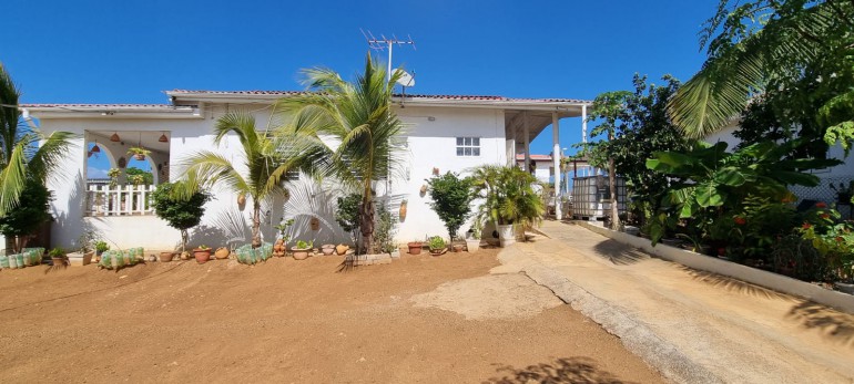 Picturesque cottage with lots of potential for sale in Bonam, Curaçao