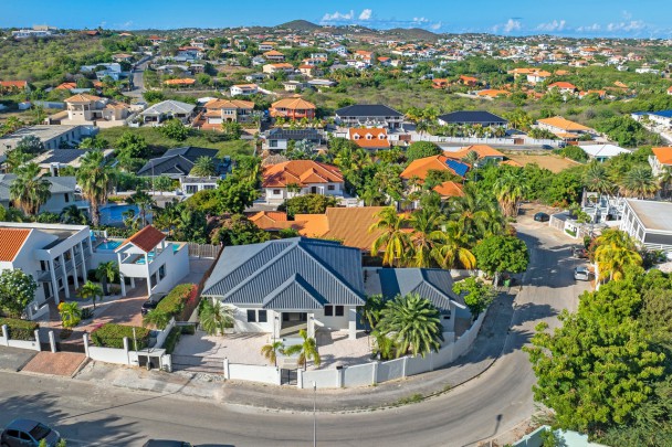 Vista Royal - Luxury property with rental potential and stunning views