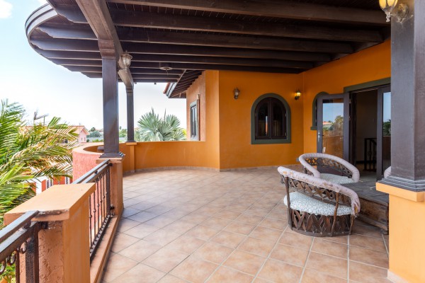 Vista Royal - Prachtige villa met appartement en zwembad