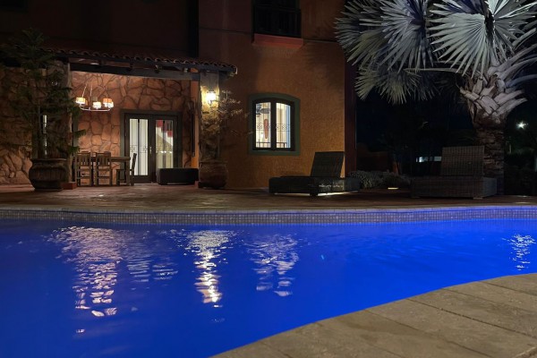Vista Royal - Prachtige villa met appartement en zwembad