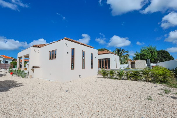 Blue Bay - Newly built 4-bedroom villa with pool on gated resort