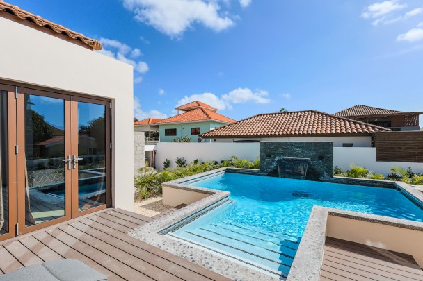 Blue Bay - Newly built 4-bedroom villa with pool on gated resort