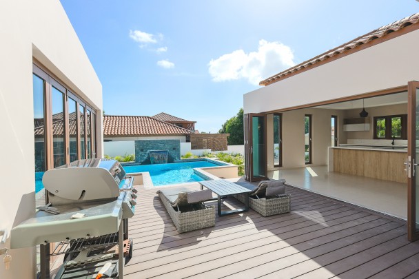 Blue Bay - Newly built 4-bedroom villa with pool on gated resort