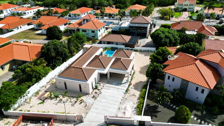 Blue Bay - Newly built 4-bedroom villa with pool on gated resort