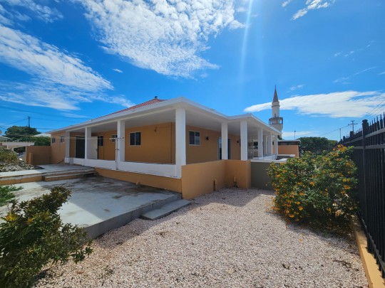 Otrobanda - Renovated 4-bedroom house with pool and bar 