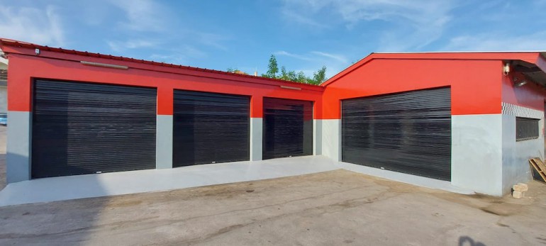 Rooseveltweg - Commercial space for rent on main road