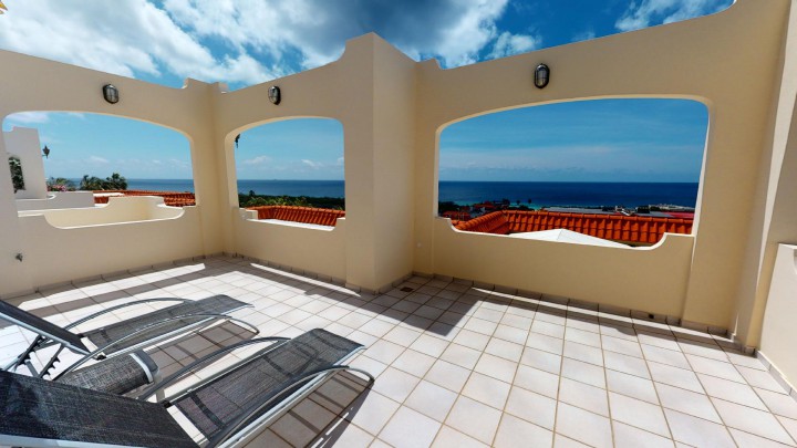 Penthouse with fantastic sea view and 2 indoor garages - incl. rental 