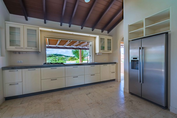 Blue Bay - Spacious tropical family home with 5 bedrooms and pool