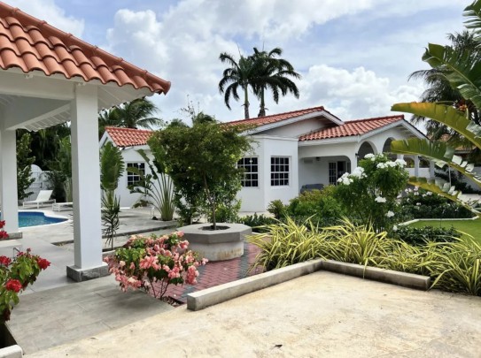 Janwe - Family home in Orange Estate