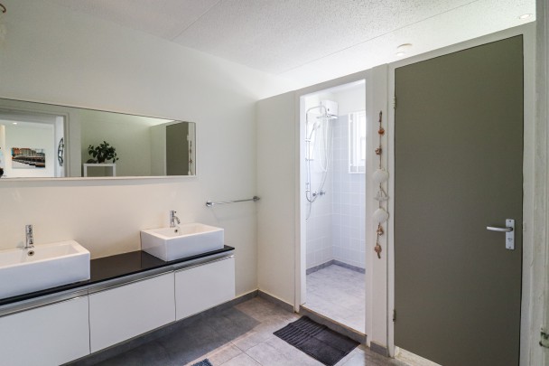 Sta. Catharina - Ruim 2 slaapkamer appartement met gedeeld zwembad