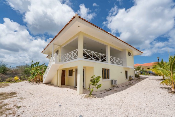 Blue Bay - Spacious 3-bedroom house with 1-bedroom apartment for rent