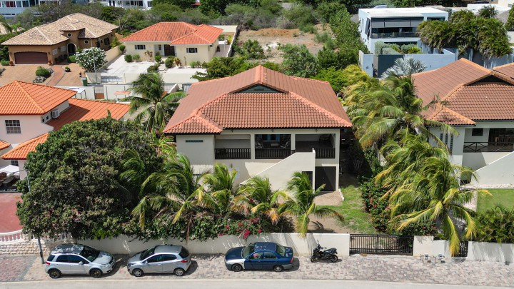 Spacious family home on secure resort Jan Sofat Curaçao