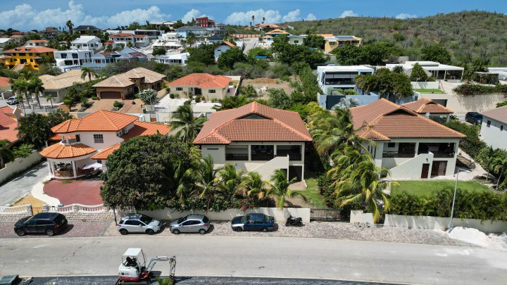 Spacious family home on secure resort Jan Sofat Curaçao for rent