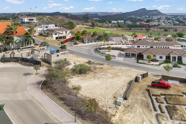 Blue Bay - Spacious lot with view at walking distance from the beach