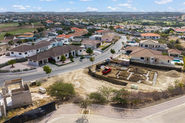 Blue Bay - Spacious lot with view at walking distance from the beach