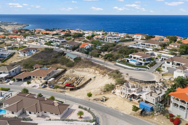 Blue Bay - Spacious lot with view at walking distance from the beach