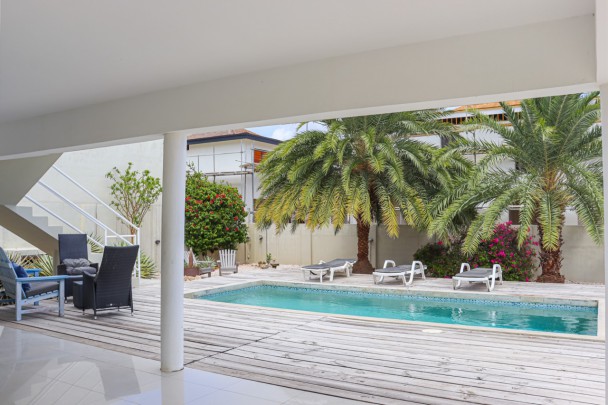 Vista Royal - Spacious villa with pool in popular vacation rental area