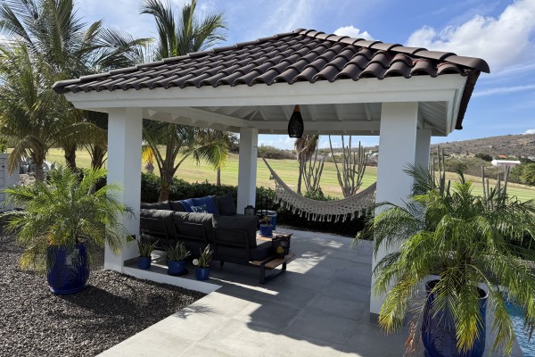 Blue Bay – Charming Villa with Panoramic Views over the Golf Course