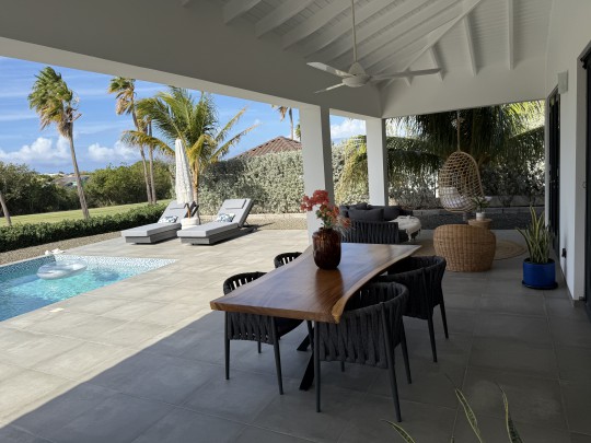 Blue Bay &ndash; Charming Villa with Panoramic Views over the Golf Course