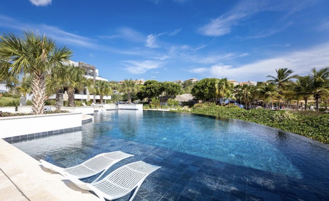 Super luxe penthouse te koop op Blue Bay strand - 382m2 woonruimte!
