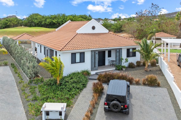 Blue Bay BJ - Detached villa on golf course with swimming pool