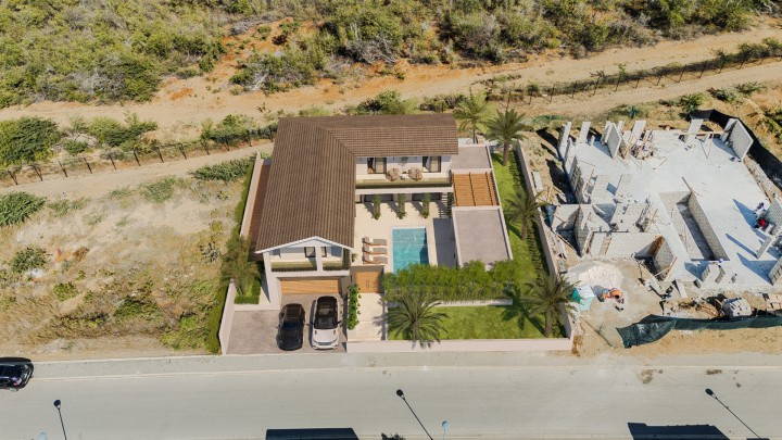 Blue Bay - Luxueuze vakantie villa met zwembad en 4 slaapkamers