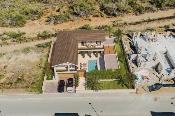Blue Bay - Luxueuze vakantie villa met zwembad en 4 slaapkamers