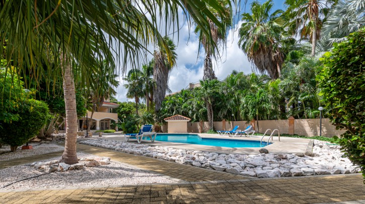 Van Engelen - Tropical villa in a centrally located resort