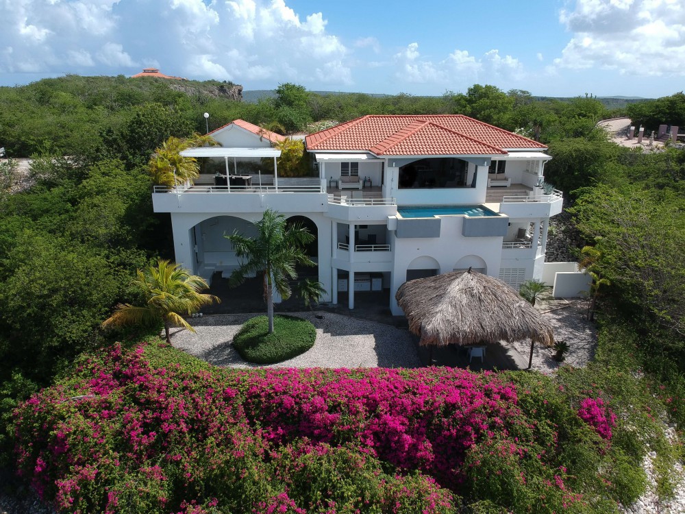 RE/MAX real estate, Curacao, Rif Sint Marie, Coral Estate - Beautiful villa with breathtaking views and extra lot