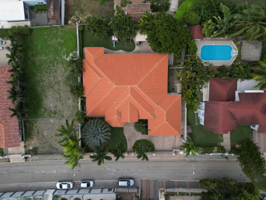 Toni Kunchi - Villa with apartment and beautiful green garden