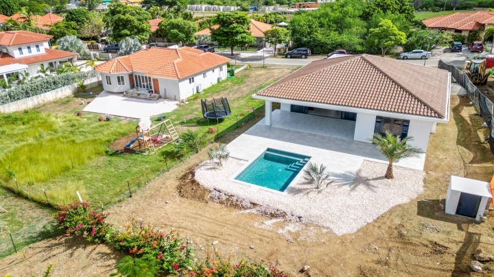 Prachtige familievilla, compleet met zwembad op een exclusief resort