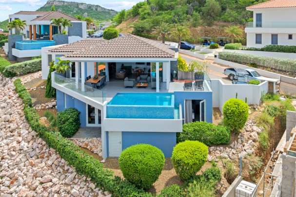 Blue Bay - Villa with private pool and rental potential for sale