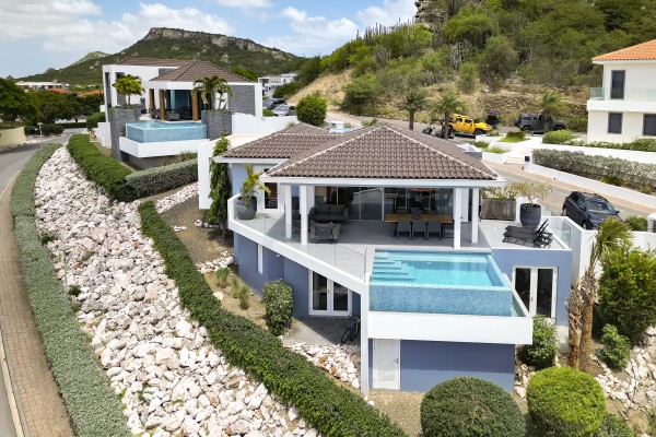 Blue Bay - Villa with private pool and rental potential for sale